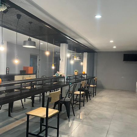 V30 Sukhumvit Hotel Bangkok Bagian luar foto