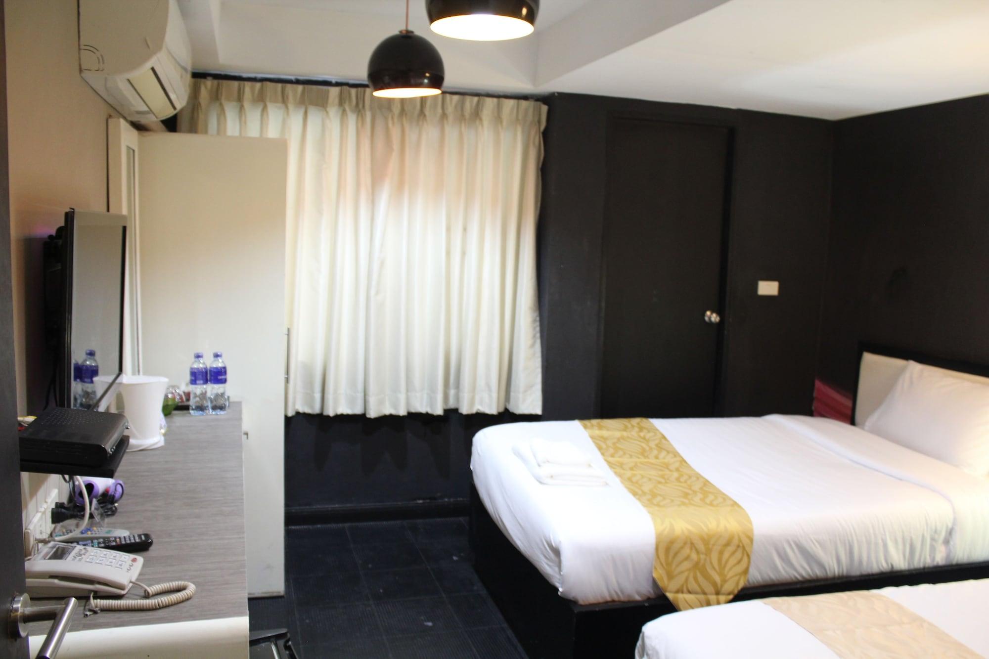 V30 Sukhumvit Hotel Bangkok Bagian luar foto