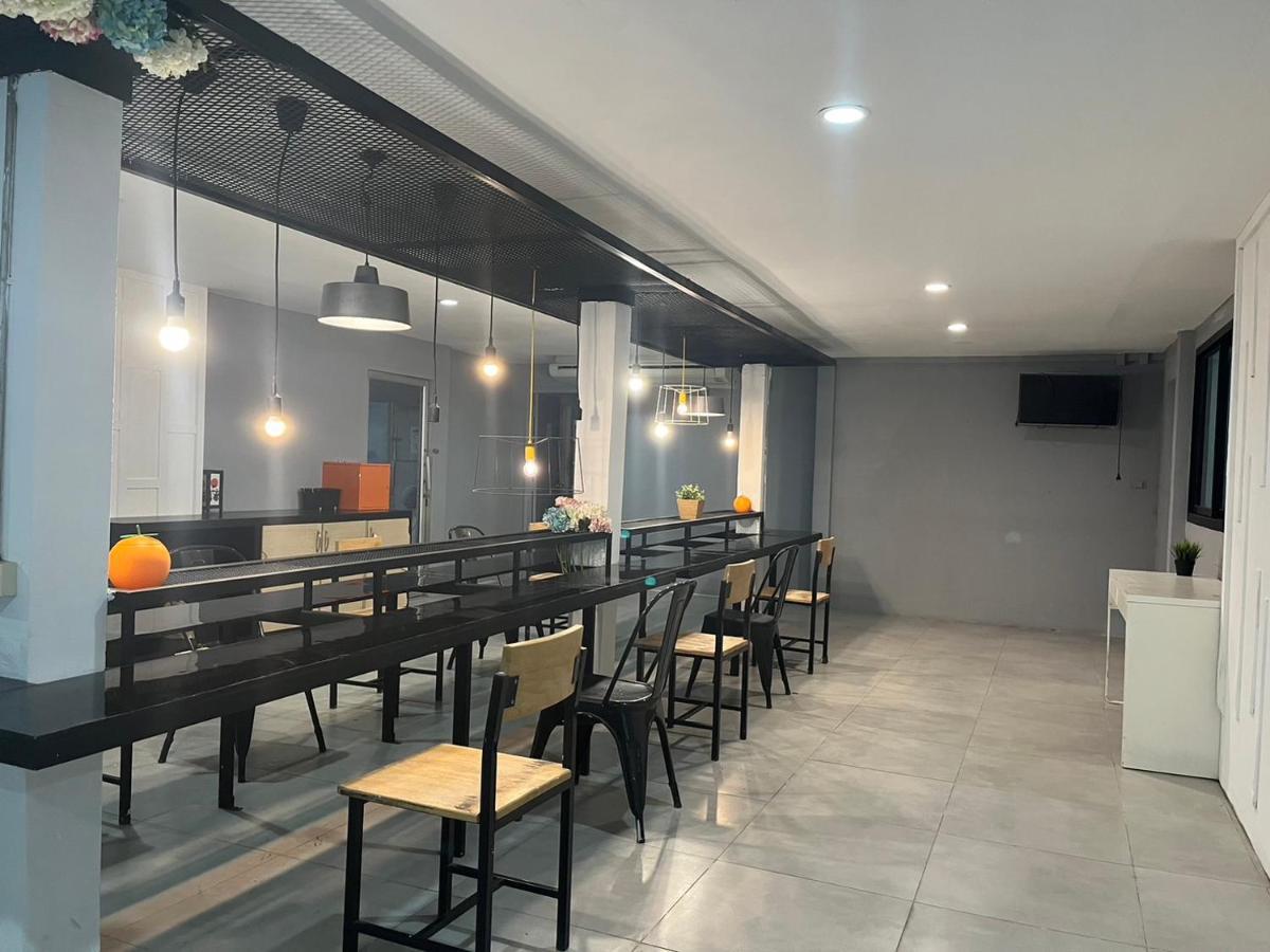 V30 Sukhumvit Hotel Bangkok Bagian luar foto