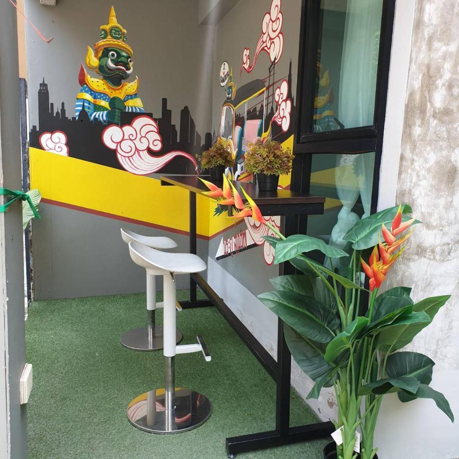 V30 Sukhumvit Hotel Bangkok Bagian luar foto