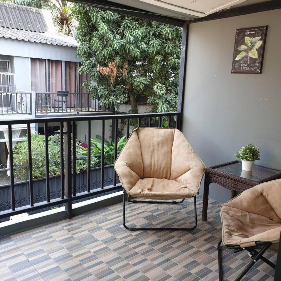 V30 Sukhumvit Hotel Bangkok Bagian luar foto