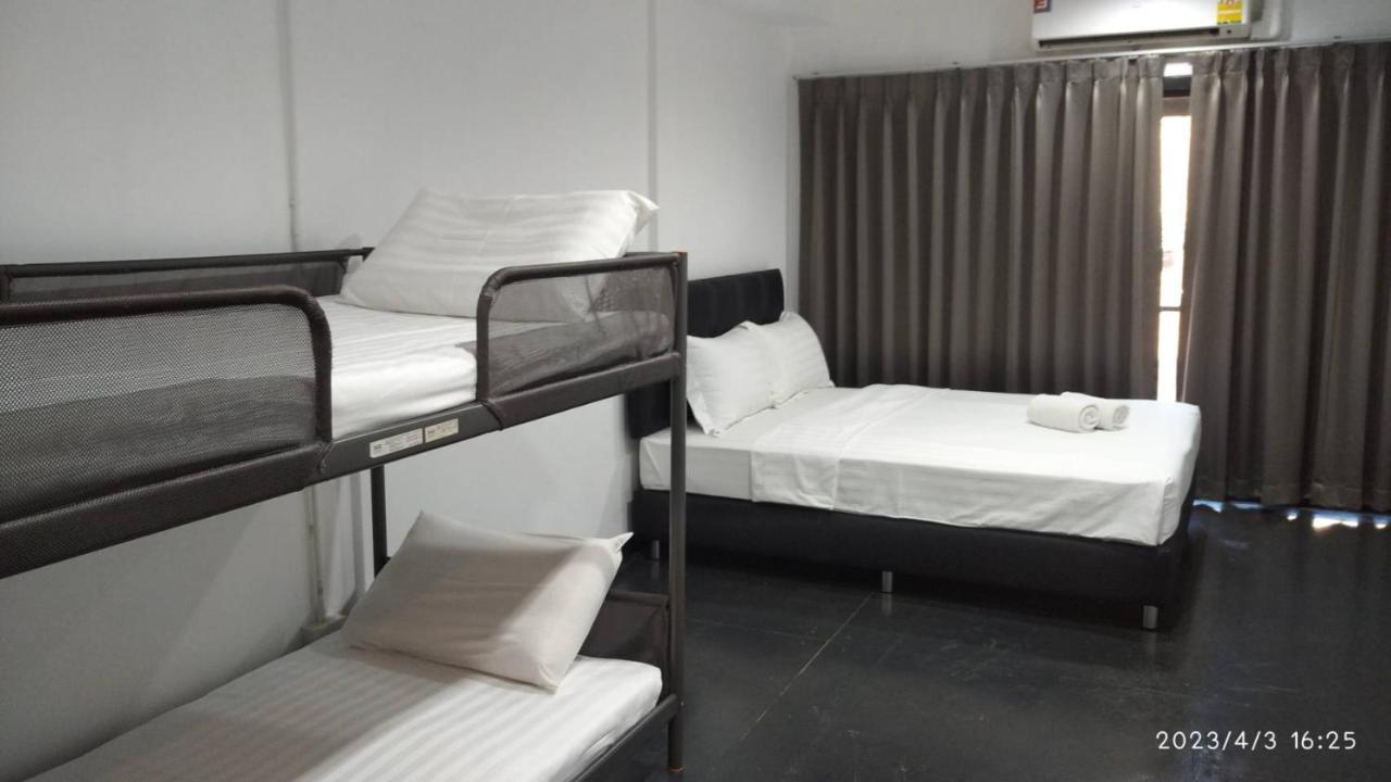 V30 Sukhumvit Hotel Bangkok Bagian luar foto