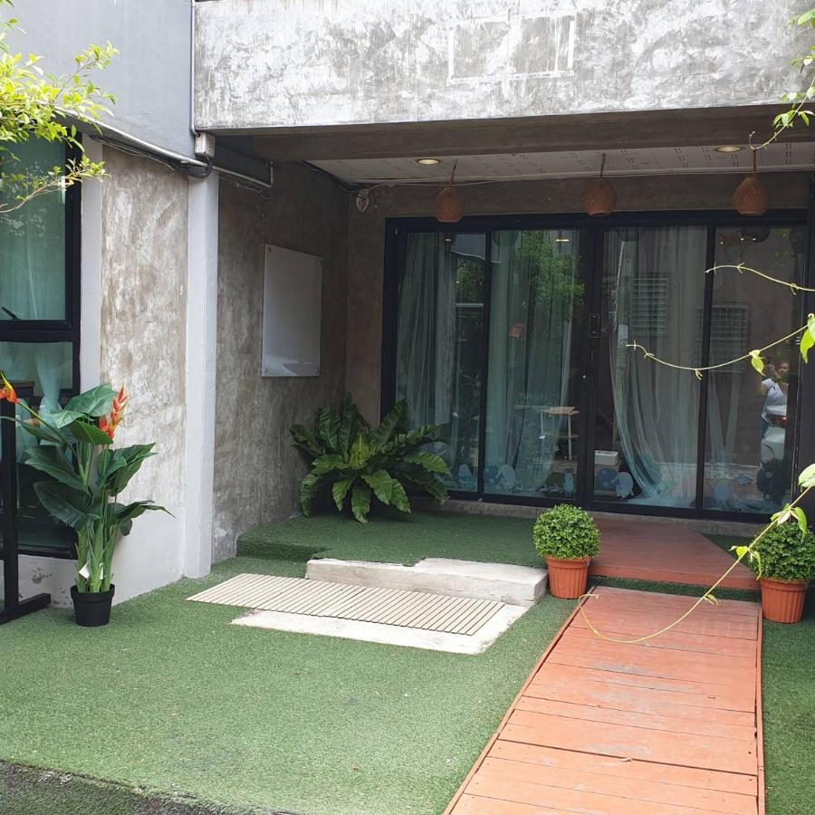 V30 Sukhumvit Hotel Bangkok Bagian luar foto