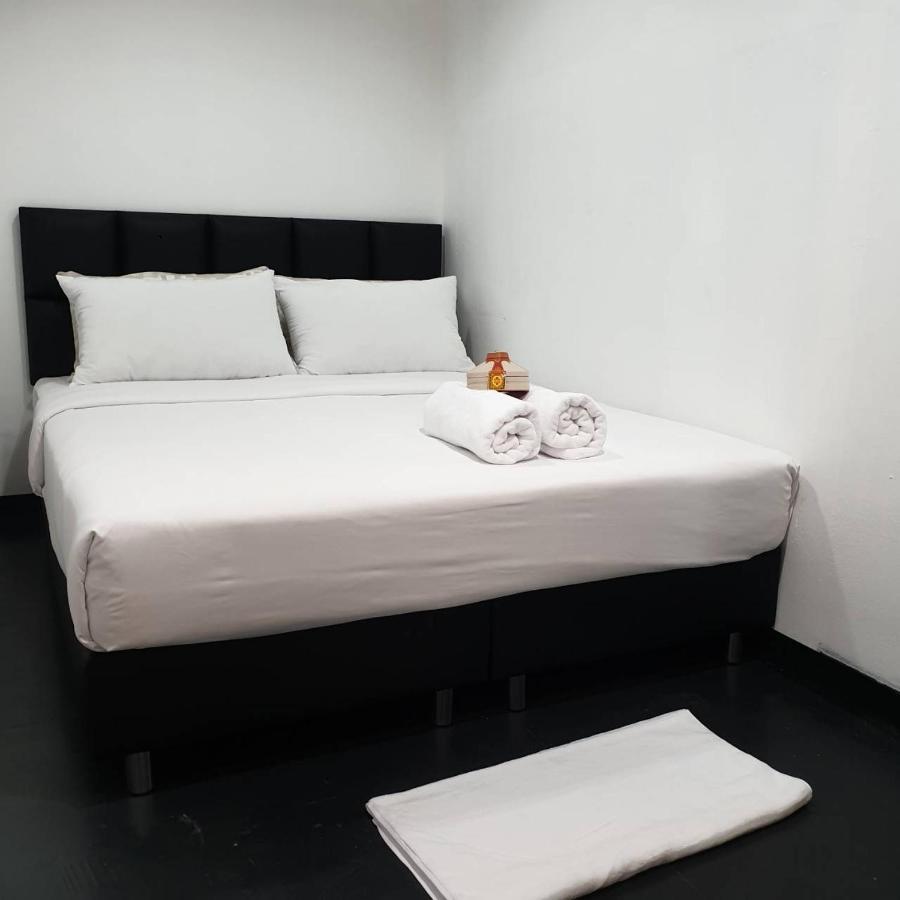 V30 Sukhumvit Hotel Bangkok Bagian luar foto