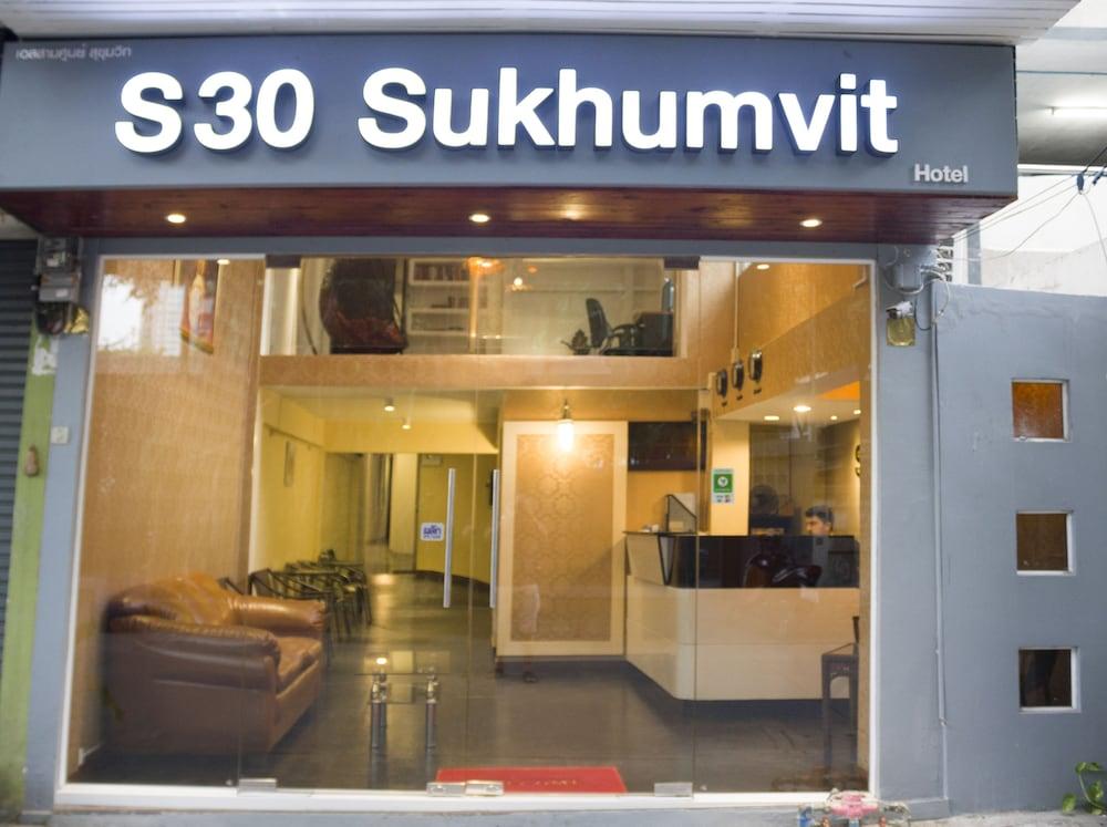 V30 Sukhumvit Hotel Bangkok Bagian luar foto