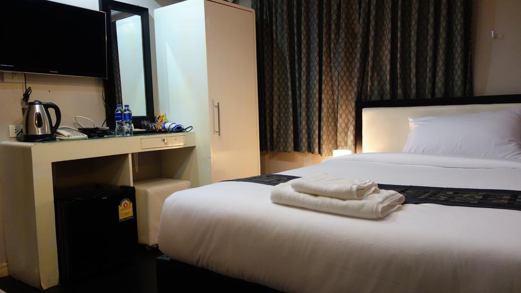 V30 Sukhumvit Hotel Bangkok Bagian luar foto