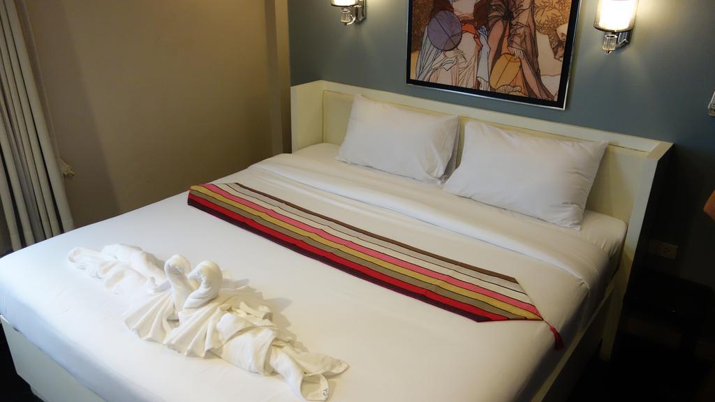 V30 Sukhumvit Hotel Bangkok Bagian luar foto