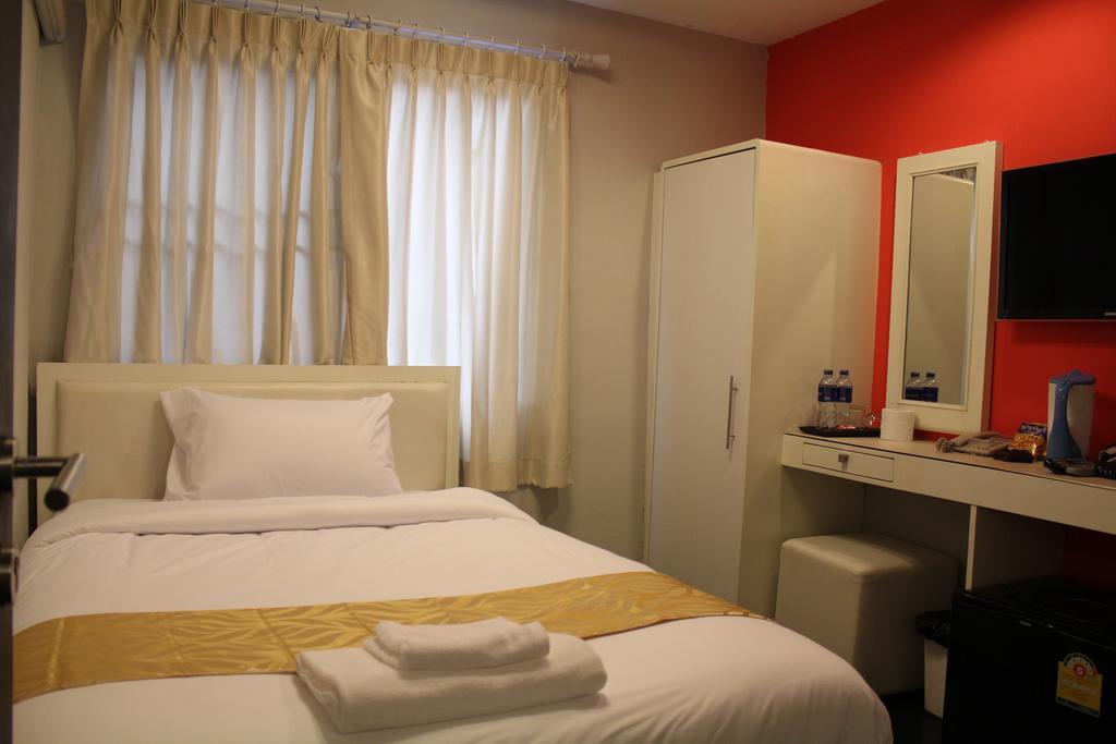 V30 Sukhumvit Hotel Bangkok Bagian luar foto