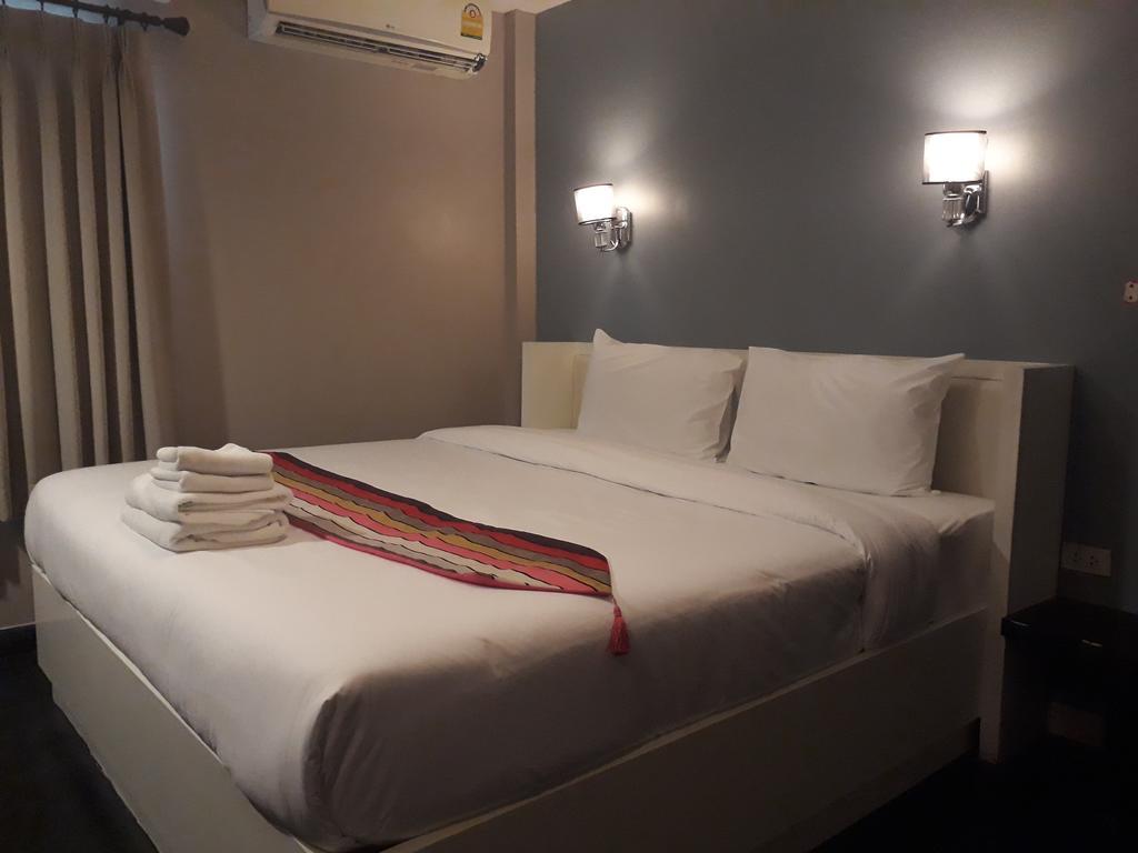 V30 Sukhumvit Hotel Bangkok Bagian luar foto