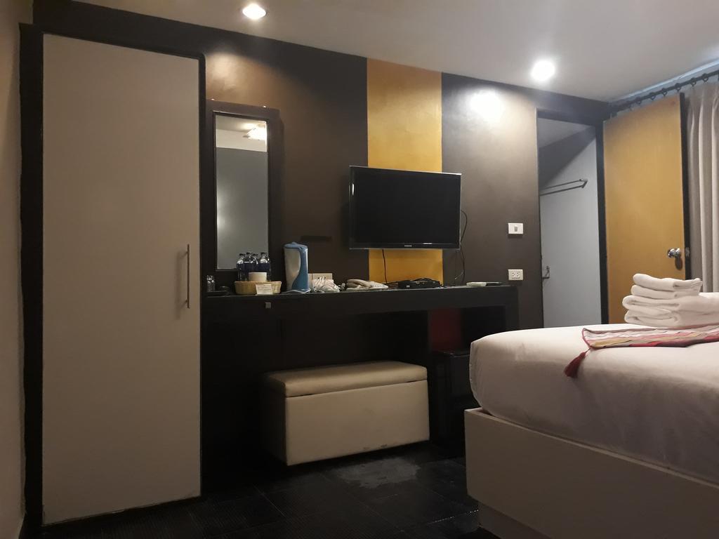 V30 Sukhumvit Hotel Bangkok Bagian luar foto