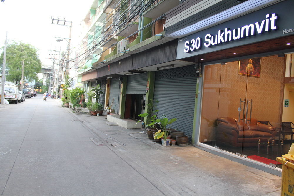 V30 Sukhumvit Hotel Bangkok Bagian luar foto